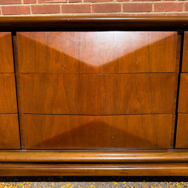 United Furniture Diamond Mid-Century Modern Walnut 9-Drawer Lowboy Dresser