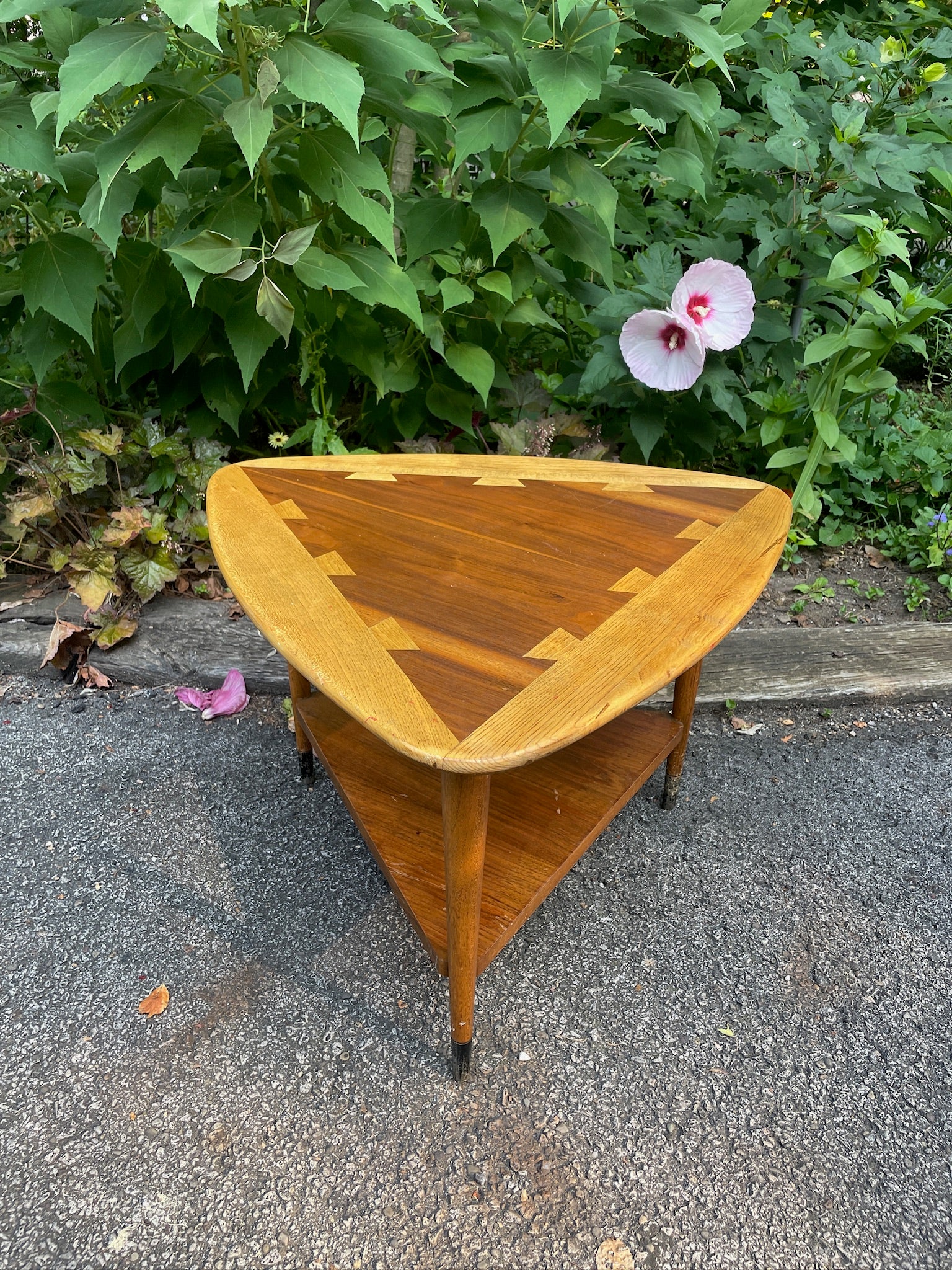 Lane Acclaim Guitar Pick Side Table