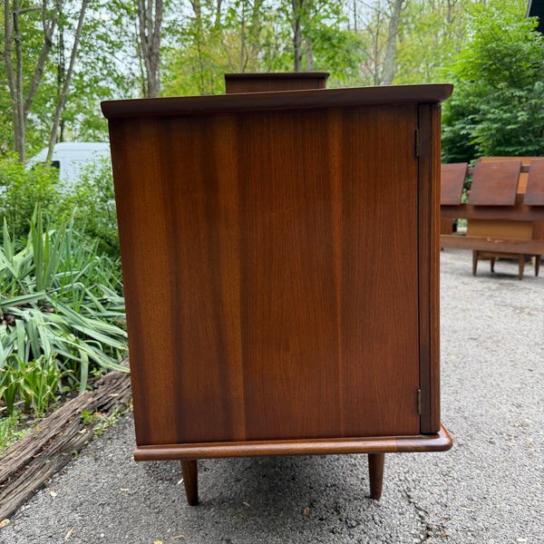 United Furniture Walnut Bedroom Set