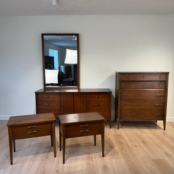 Broyhill Saga Bedroom Set
