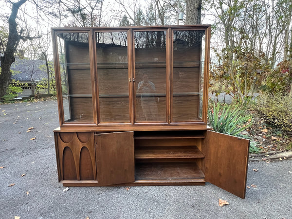 Broyhill Brasilia Large China Display and Buffet