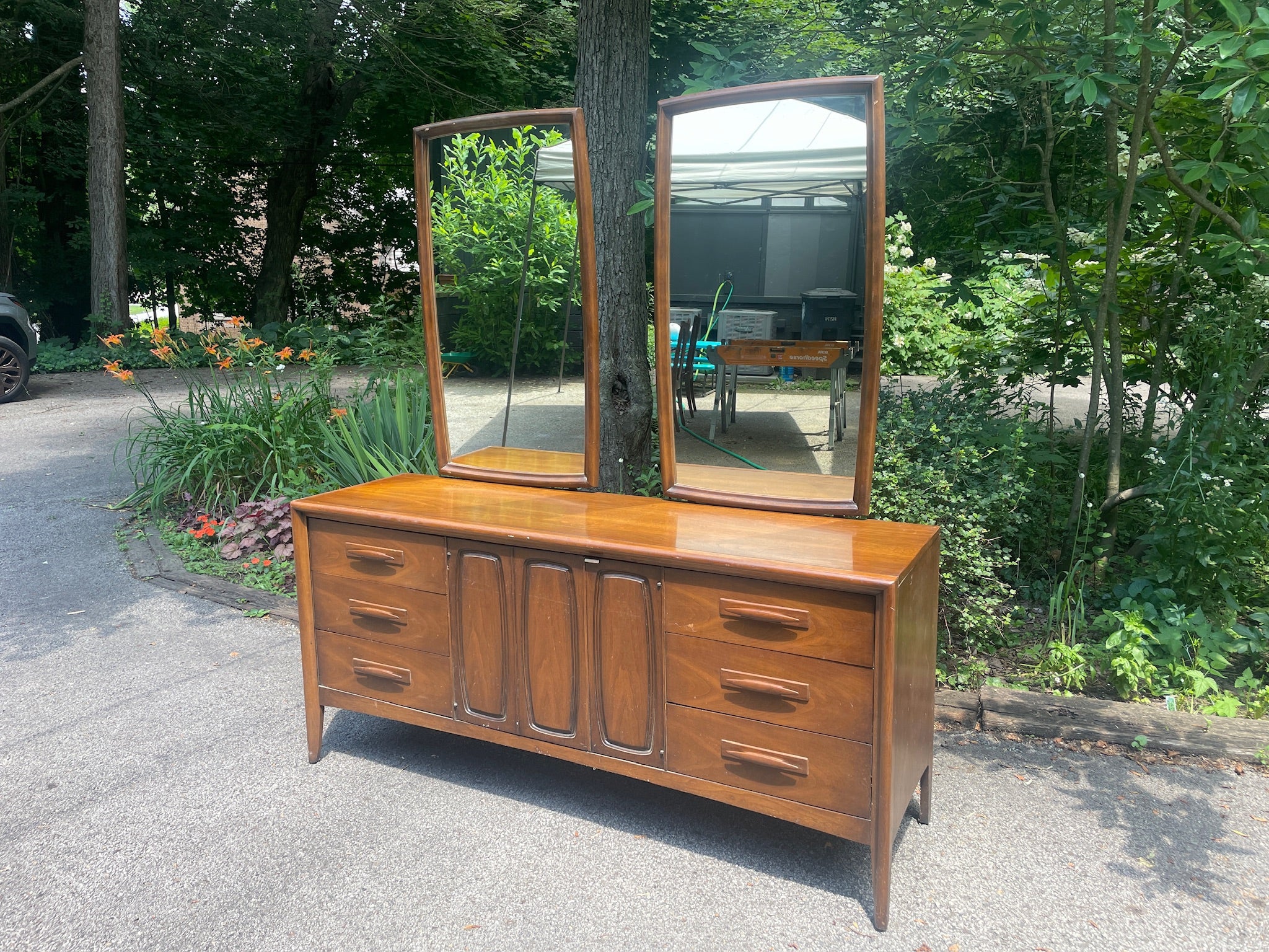 Broyhill Emphasis Dresser w Mirrors – Detour Furniture Broyhill Emphasis Dresser w Mirrors – Detour Furniture