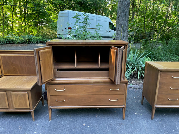 Broyhill Forward ‘70 Bedroom Set