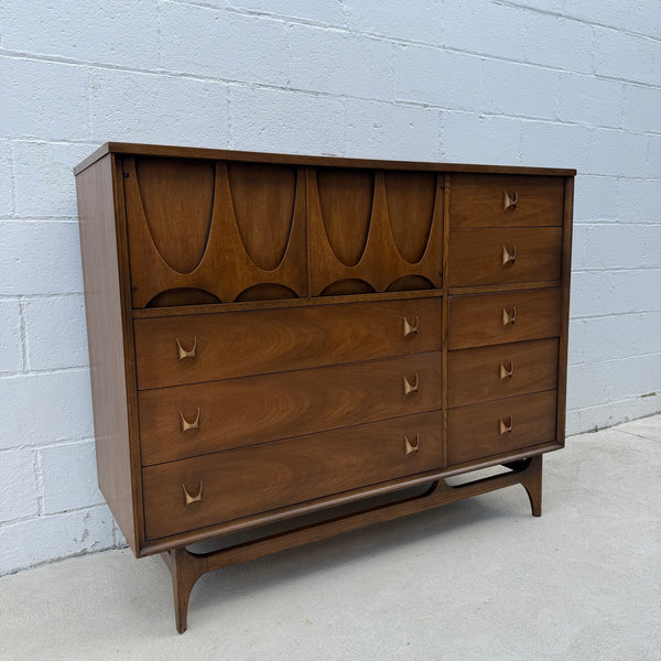 Broyhill Brasilia Magna Chest / Dresser