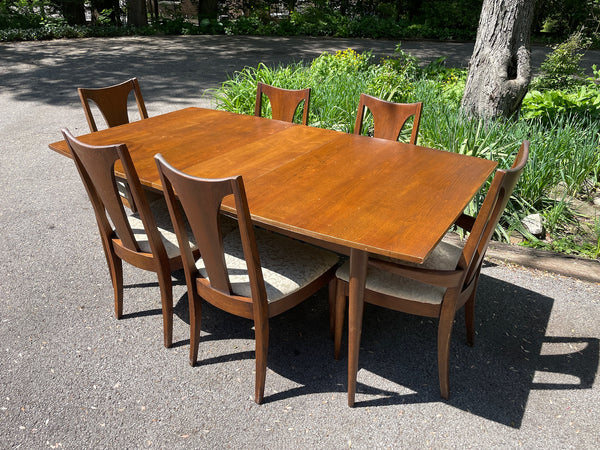 Broyhill Universal Six-chair Dining Set