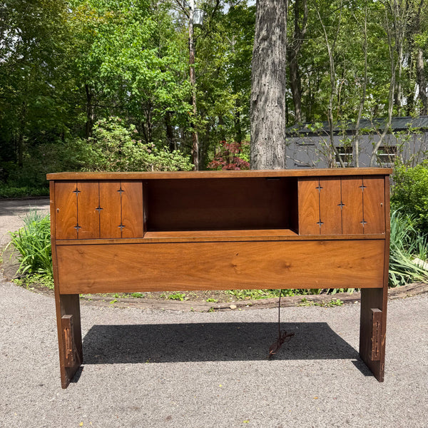 Broyhill Saga Full Size Walnut Headboard