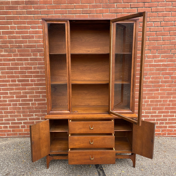 Broyhill Brasilia 2-Piece Walnut Hutch China Cabinet