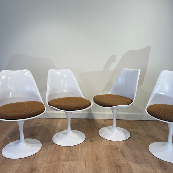 Mid Century Modern Tulip Base Dining Set with 4 chairs