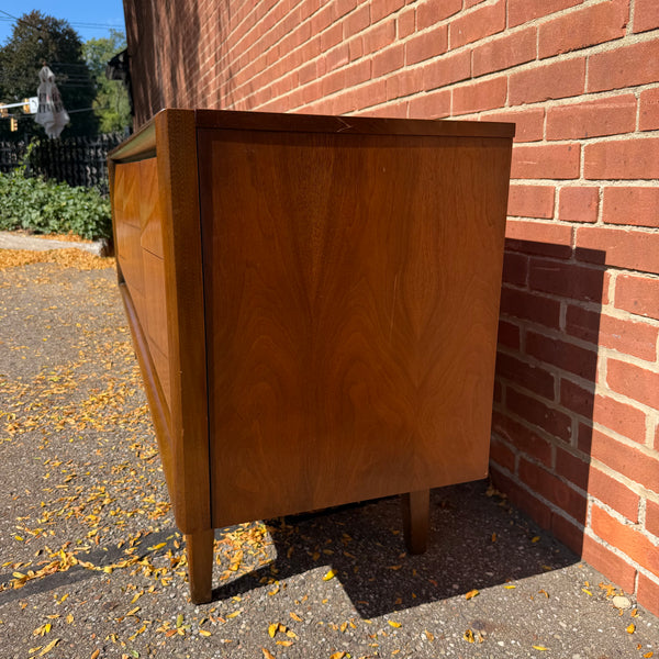 United Furniture Diamond Mid-Century Modern Walnut 9-Drawer Lowboy Dresser