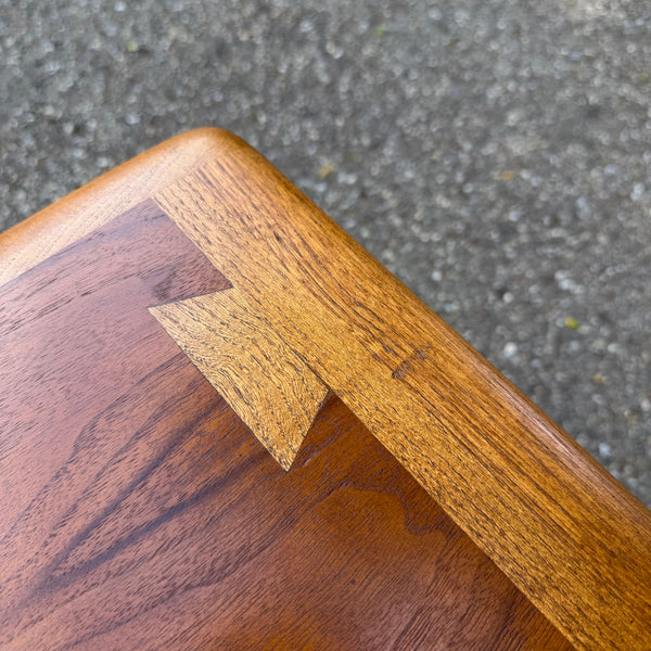 Mid Century Modern Inlaid “Bow-tie” Lane Acclaim End Table with Double Doors by Andre
Bus, 1960s