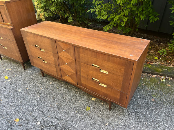 Vintage American of Martinsville Dresser Set