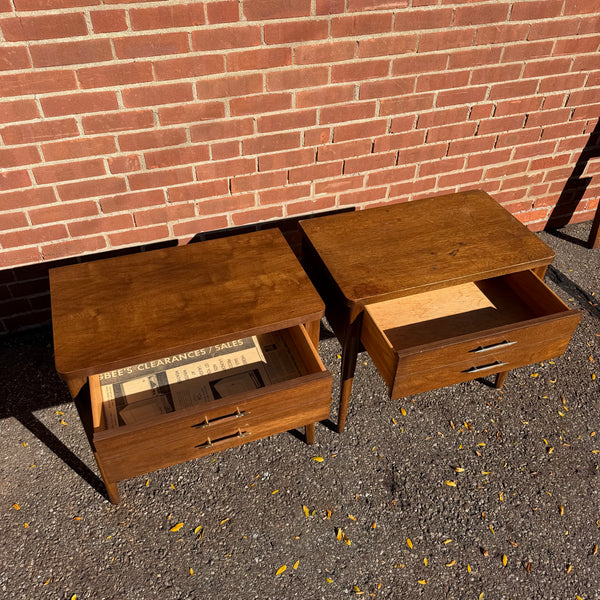 Broyhill Saga Mid-Century Modern Walnut Bedroom Set – Highboy, Lowboy, Pair of Nightstands, Full Headboard & Mirror