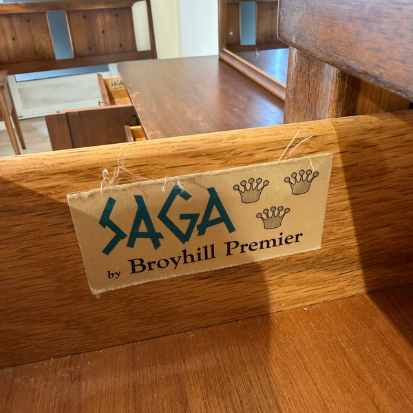 Broyhill Saga Bedroom Set
