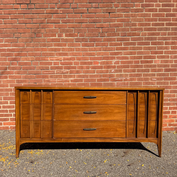 Kent Coffey Town House Mid-Century Modern Walnut 9-Drawer Dresser