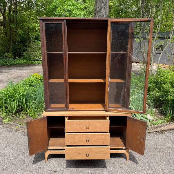 Broyhill Brasilia 2-Piece Walnut Hutch China Cabinet