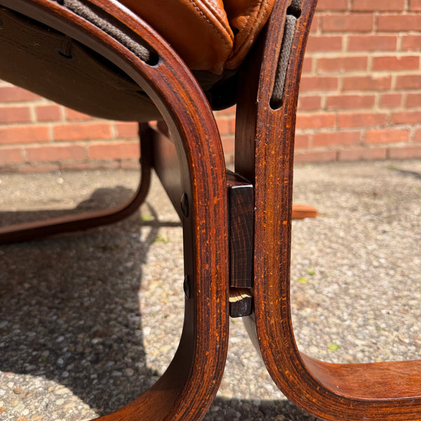 Pair of 1970s “Siesta” Bent Rosewood and Leather Lounge Chairs by Igmar Relling for Westnofa, Norway