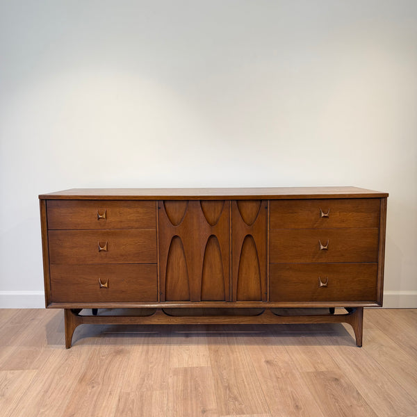 Mid Century Modern Broyhill Brasilia Walnut Dresser Set