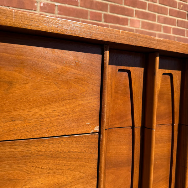 Kent Coffey Town House Mid-Century Modern Walnut 9-Drawer Dresser
