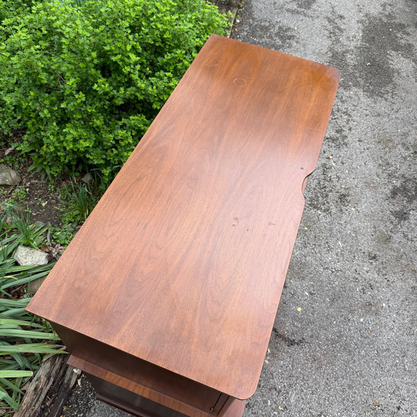 United Furniture Walnut Bedroom Set