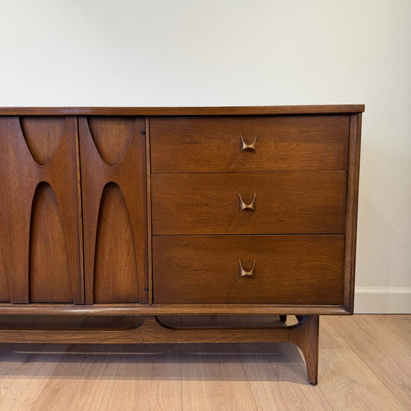 Mid Century Modern Broyhill Brasilia Walnut Dresser Set