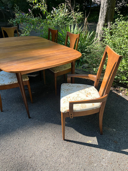 Broyhill Forward 70 Dining Set