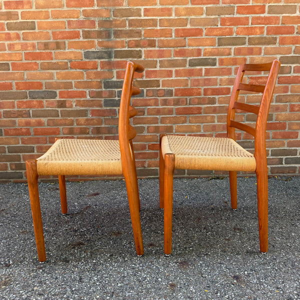 Danish Modern Teak Dining Set with 4 Niels Otto Møller Model 85 Chairs for for J.L. Møllers Møbelfabrik