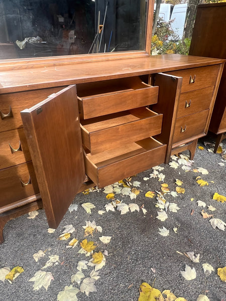 Broyhill Brasilia Bedroom Set