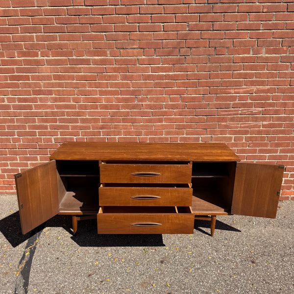Broyhill Sculptra Mid-Century Modern Walnut Credenza | Buffet