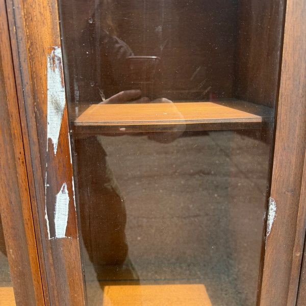 Broyhill Brasilia 2-Piece Walnut Hutch China Cabinet