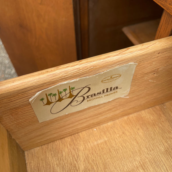 Broyhill Brasilia 2-Piece Walnut Hutch China Cabinet