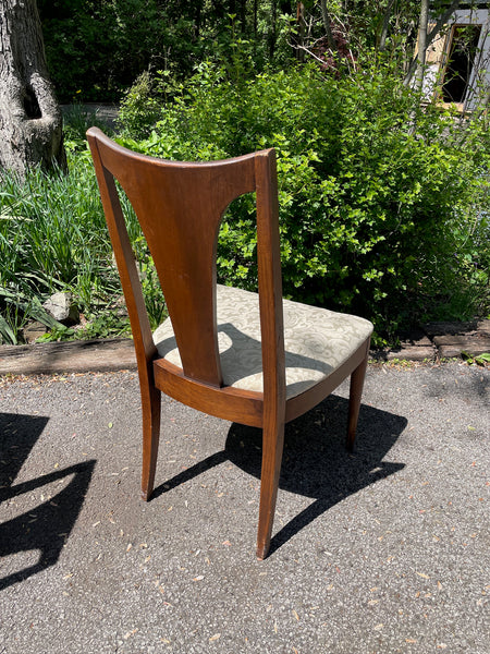 Broyhill Universal Six-chair Dining Set