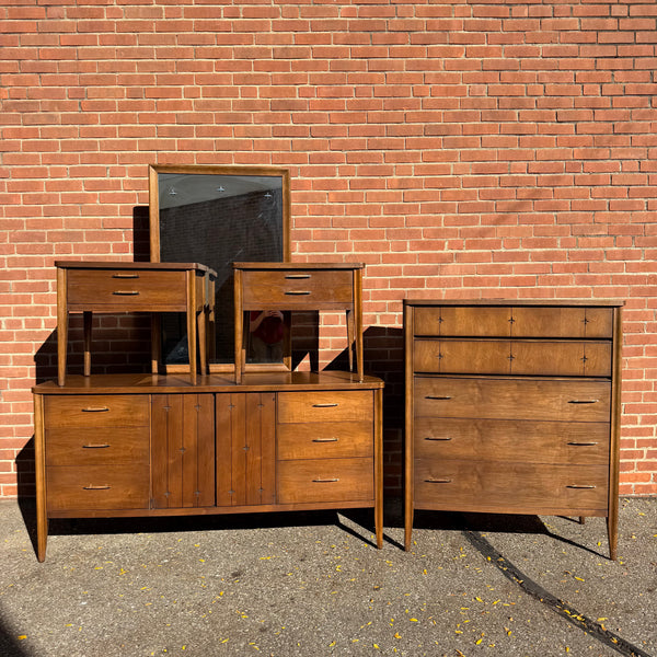 Broyhill Saga Mid-Century Modern Walnut Bedroom Set – Highboy, Lowboy, Pair of Nightstands, Full Headboard & Mirror