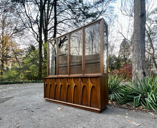 Broyhill Brasilia Large China Display and Buffet