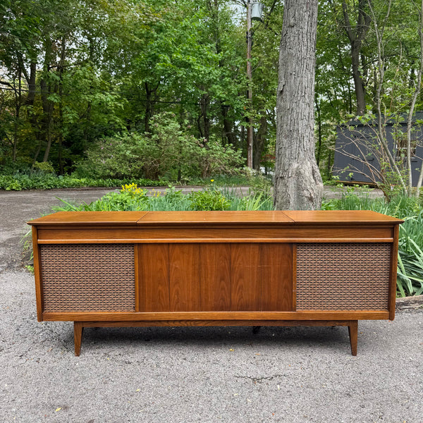 Sears Walnut Silvertone Solid State Stereo FM-AM Radio Phonograph