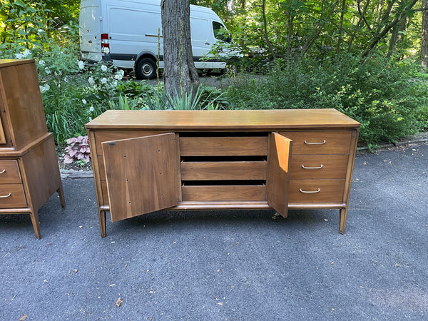 Broyhill Forward ‘70 Bedroom Set