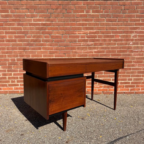 Merton Gershun for Dillingham Esprit Walnut Mid-Century Modern Desk