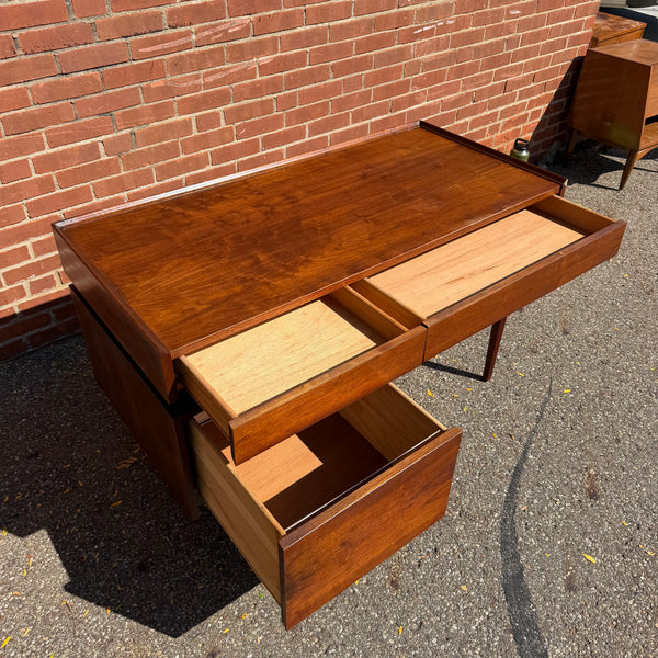 Merton Gershun for Dillingham Esprit Walnut Mid-Century Modern Desk