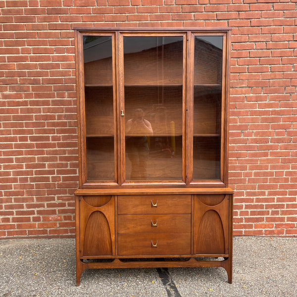 Broyhill Brasilia 2-Piece Walnut Hutch China Cabinet
