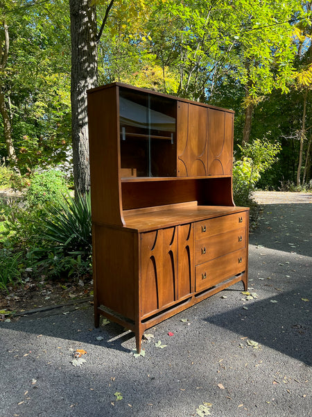 Broyhill Brasilia China Cabinet