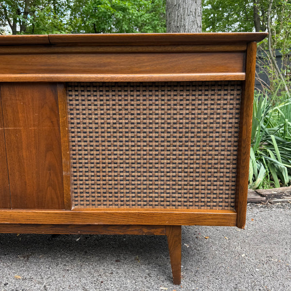 Sears Walnut Silvertone Solid State Stereo FM-AM Radio Phonograph