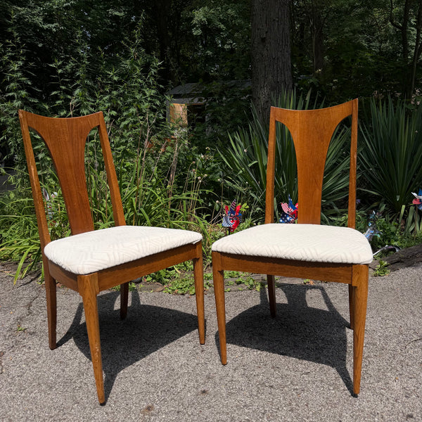 Mid Century Modern Broyhill Walnut Dining Set with 6 Chairs
