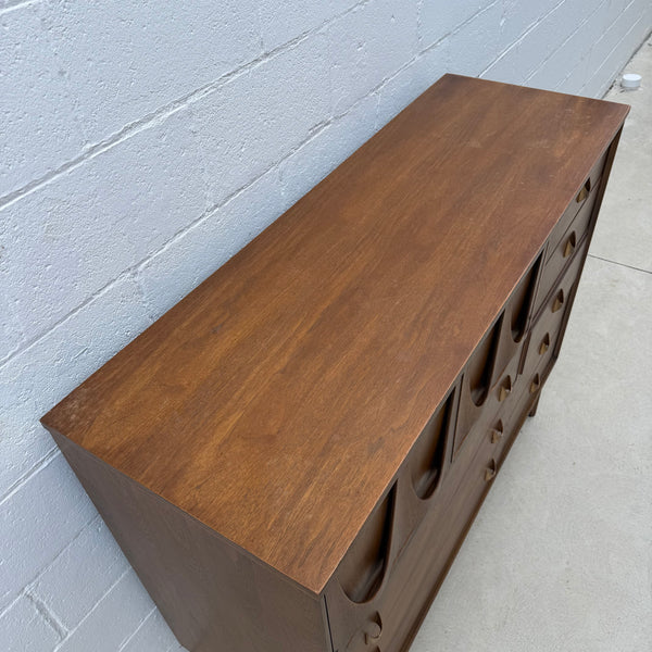 Broyhill Brasilia Magna Chest / Dresser