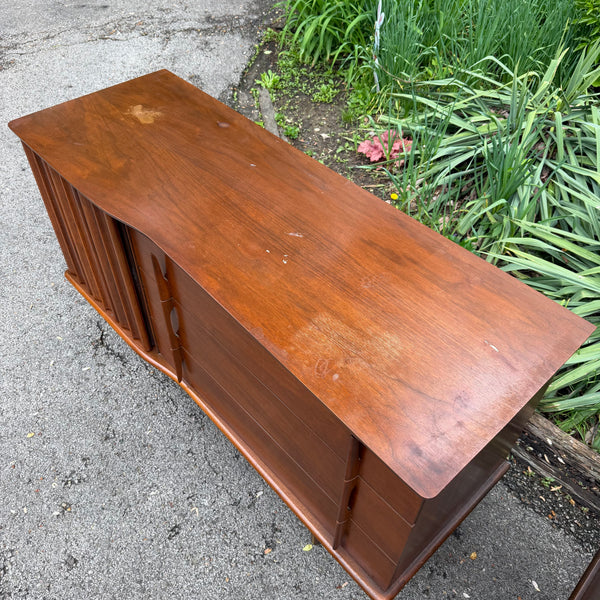 United Furniture Walnut Bedroom Set