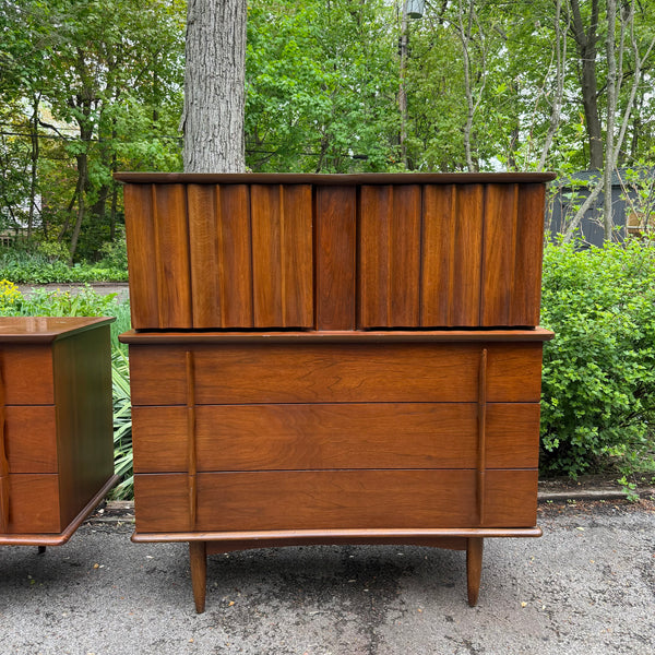 United Furniture Walnut Bedroom Set