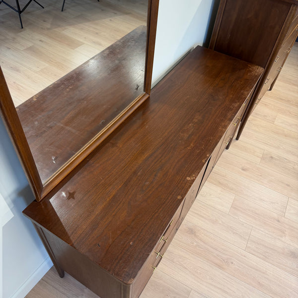 Broyhill Saga Bedroom Set