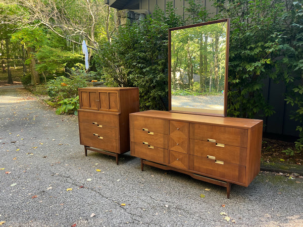 Vintage American of Martinsville Dresser Set