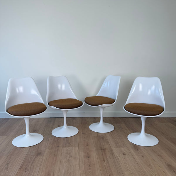 Mid Century Modern Tulip Base Dining Set with 4 chairs