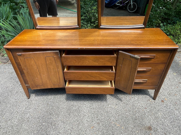 Broyhill Emphasis Dresser w Mirrors