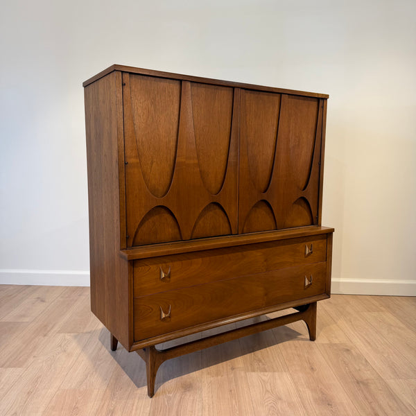 Mid Century Modern Broyhill Brasilia Walnut Dresser Set