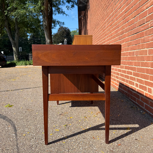 Merton Gershun for Dillingham Esprit Walnut Mid-Century Modern Desk